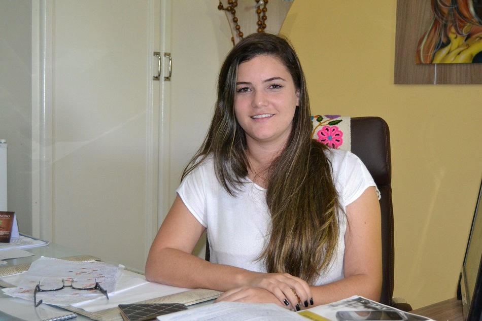 Prado: Prefeita é multada pelo TCM por irregularidades na contratação de transporte escolar