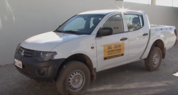 Índios tomam carro de agentes da Sesai e são flagrados circulando em veículo
