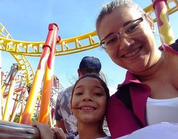 ‘Fui levar minha filha para se divertir e a vi morrer’, diz mãe de menina sugada por piscina
