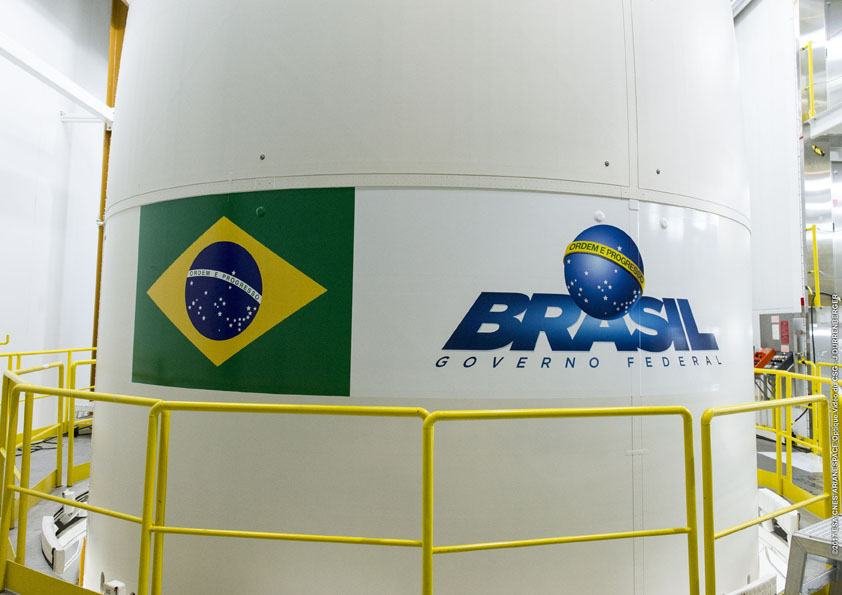 Primeiro satélite brasileiro inicia operações e fica sob responsabilidade da FAB