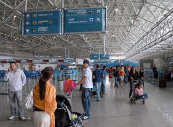 Passagens aéreas ficam 21,26% mais caras, apesar de cobrança de mala despachada