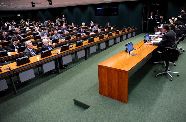 Parecer sobre denúncia contra Temer será lido hoje na CCJ da Câmara