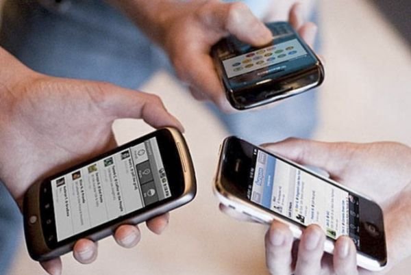 Brasil registra queda de 217,03 mil linhas móveis em maio