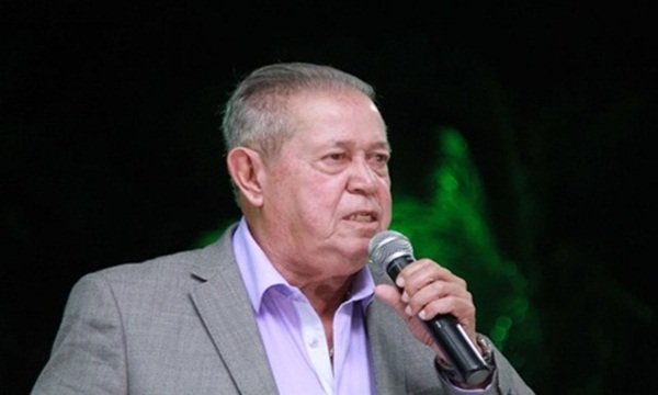 Teixeira de Freitas – Médicos ameaçam greve e prefeito dispara: “São da mesma gangue da mesma laia do prefeito do ano passado”
