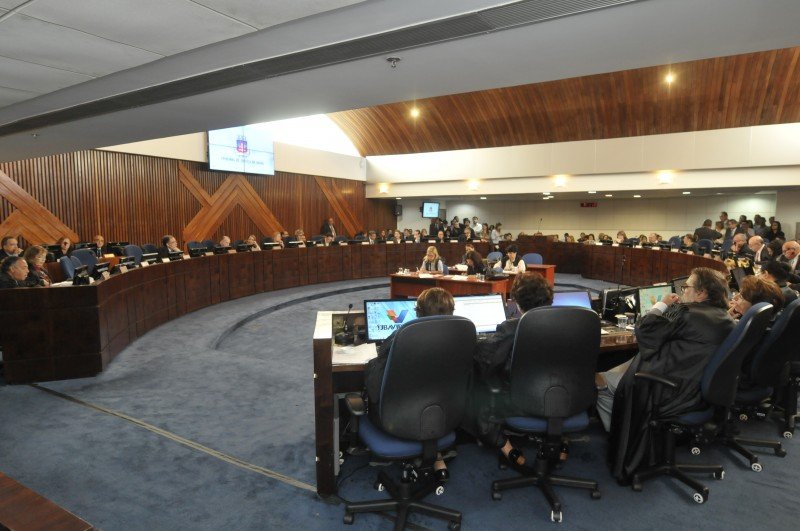 Desembargadores baianos lançam ofensiva contra advogado que atacou TJ-BA