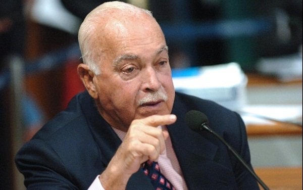 Suposta amante de ACM pede reconhecimento de união estável