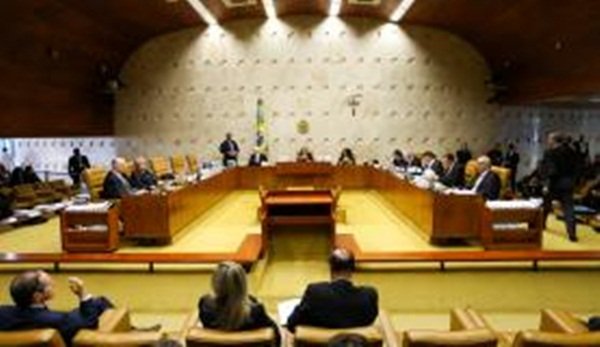 Maioria do STF é pelo ensino religioso não confessional; sessão foi suspensa
