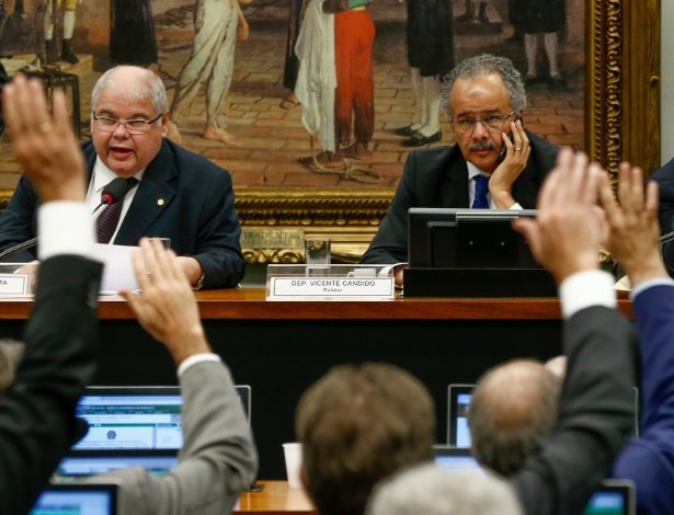 Câmara aprova R$ 3,6 bilhões em fundo eleitoral abastecido com dinheiro público para financiar campanhas políticas