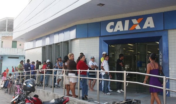 Caixa pode contratar bancários temporários e sem concurso
