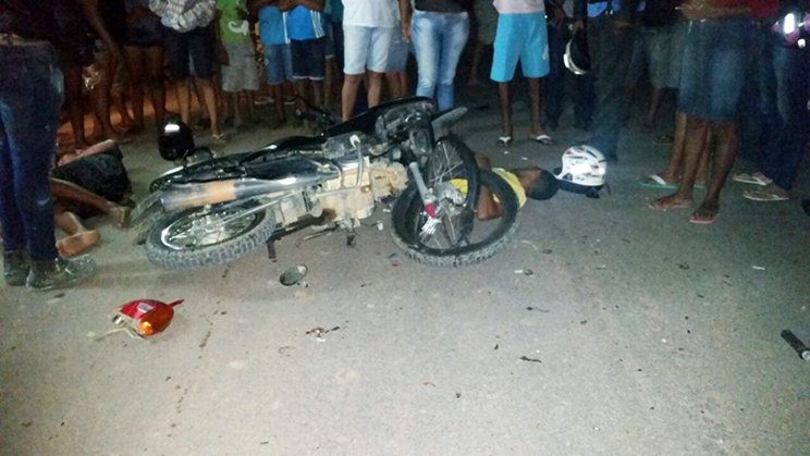Itabela: Colisão frontal envolvendo 02 motocicletas deixa 01 pessoa morta e 02 em estado grave