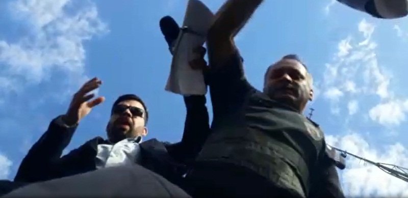 Equipe de jornalismo é agredida por policial durante cobertura de audiência