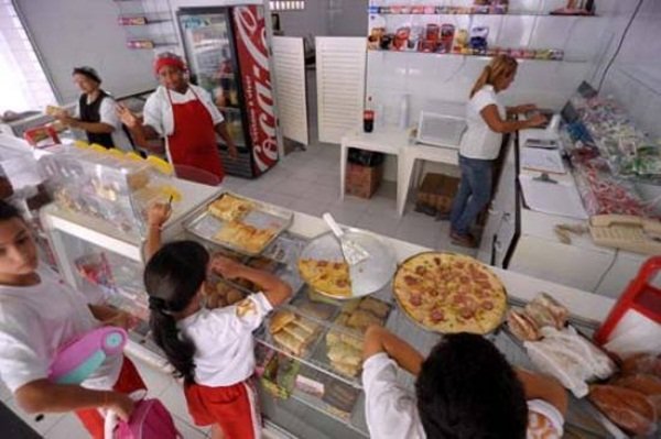 CCJ da Câmara aprova projeto que proíbe venda de refrigerantes em escolas