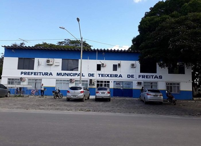 Teixeira de Freitas: Enquanto moradores compram lâmpadas, prefeitura já arrecadou quase 03 milhões com Taxa de Iluminação Pública