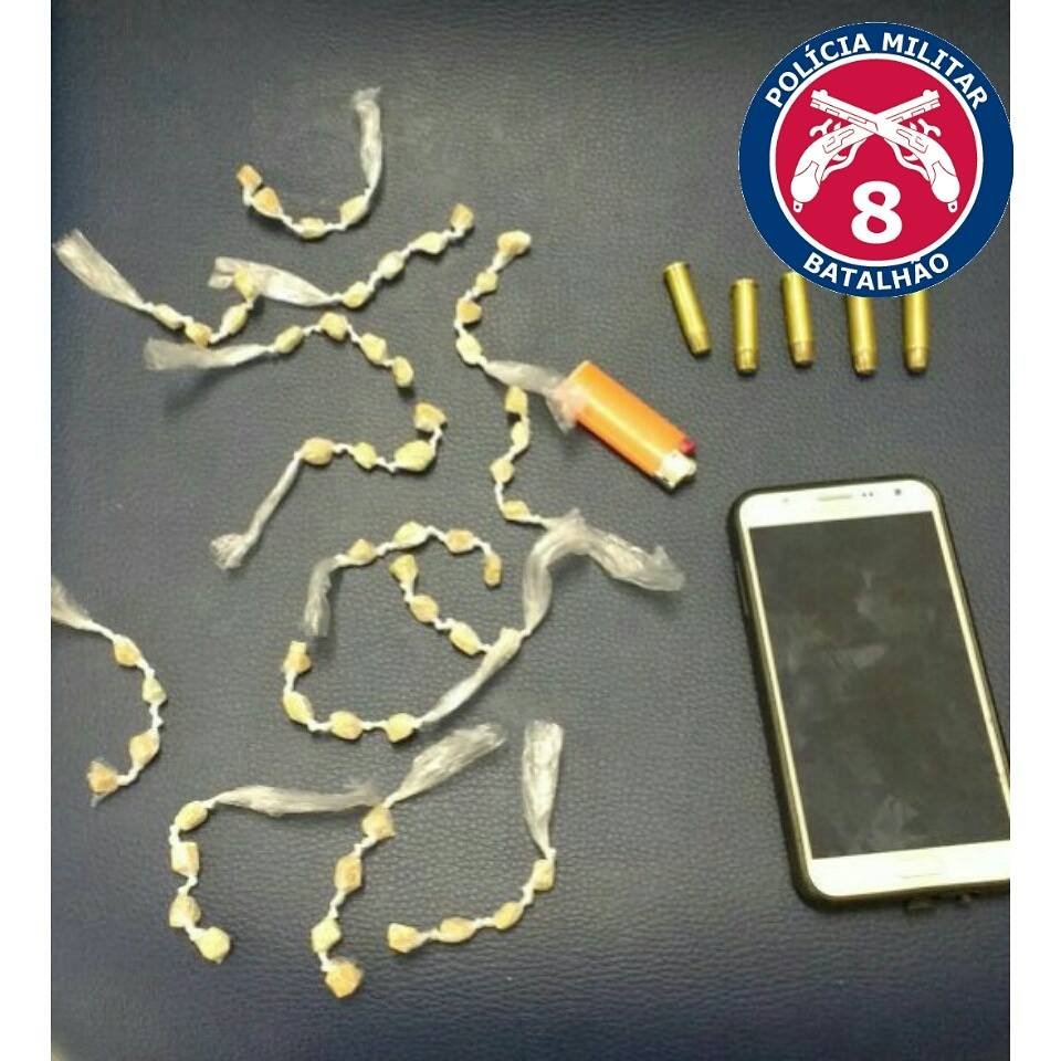 Santa Cruz Cabrália: Acusado de tráfico é preso pela PM com crack e munição