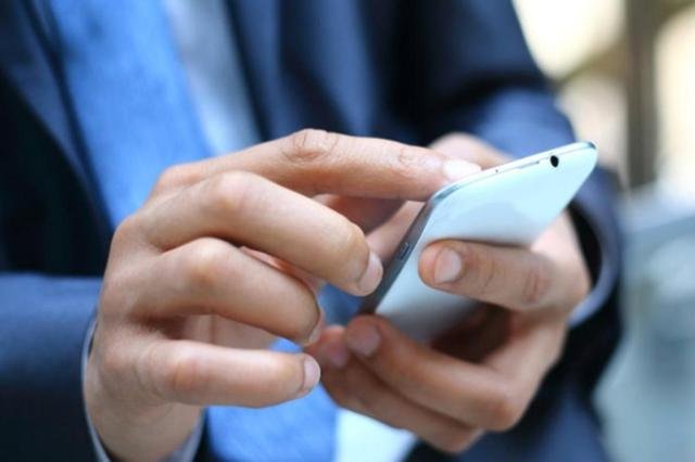 Dobra participação do acesso à internet por dispositivos móveis no Brasil