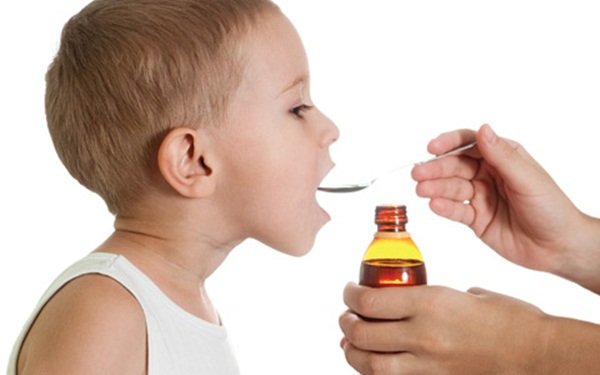Pediatras orientam creches e escolas sobre uso de medicamentos