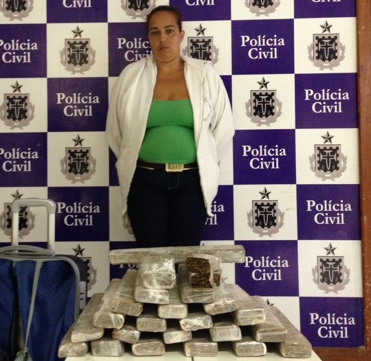 Mulher é apreendida pela Polícia Civil com 23 quilos de maconha