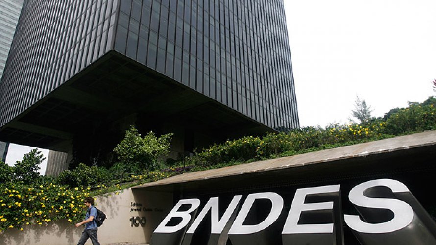 PF indicia ex-presidente do BNDES