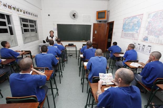 Inep lança edital de Enem para presos e jovens sob medida socioeducativa