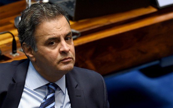 Aécio Neves se mantém licenciado, mas diz que não renuncia à presidência do PSDB