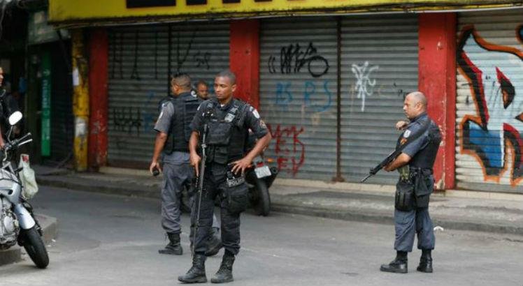 Equipes da PM são atacadas por homens armados na Cidade de Deus