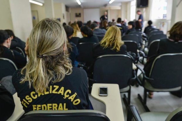 Fiscais do trabalho suspendem atividades em 21 estados