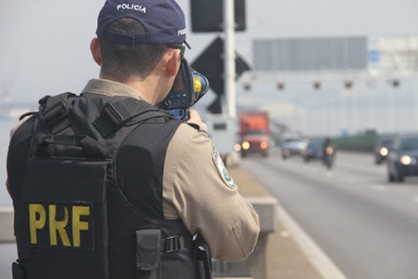 PRF-BA fiscaliza rodovias durante feriado de 12 de Outubro