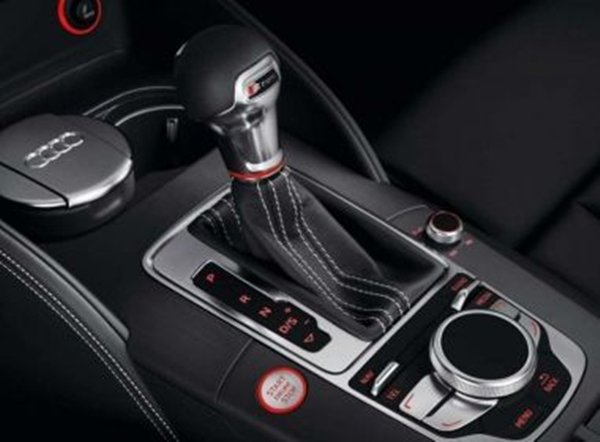 Lei pode criar CNH específica para motorista com carro automático