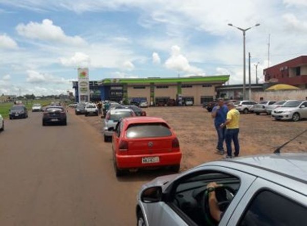 Protesto: Brasileiros atravessam fronteira com Paraguai por gasolina a R$ 2,65