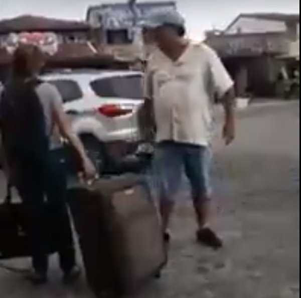 Porto Seguro: Vídeo – Taxista agride turista mulher usuária de Uber