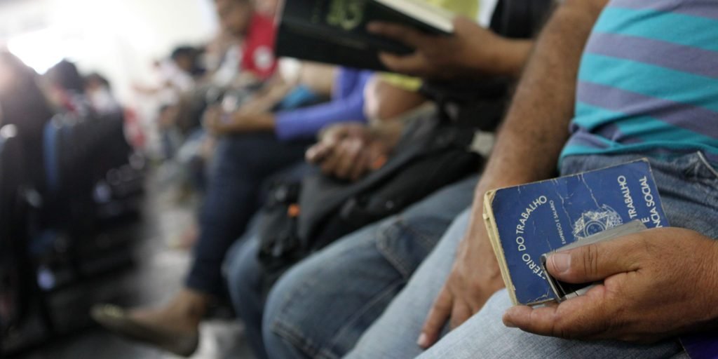 Desemprego fica em 12,2% em janeiro de 2018 e atinge 12,7 milhões de pessoas