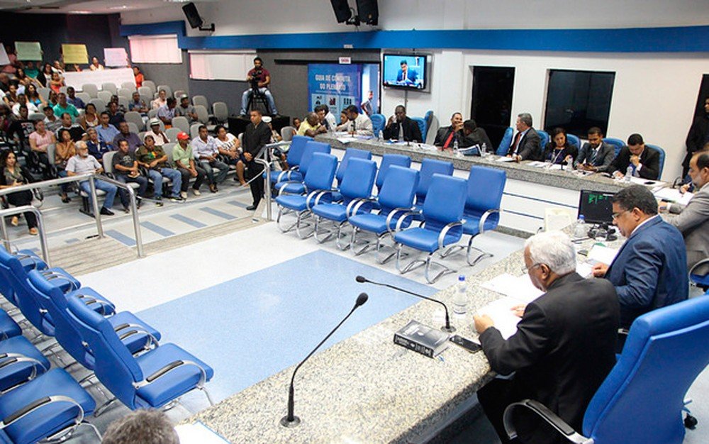 MP-BA denuncia 17 vereadores por associação criminosa e pede prisão de presidente da câmara