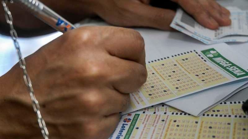 Mega-Sena acumula e poderá pagar R$ 100 milhões no sábado (17)