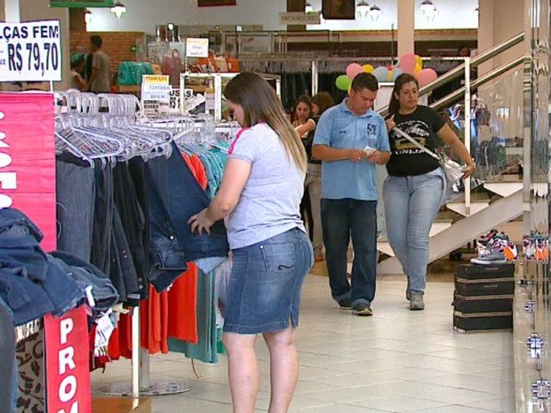 Brasil fica em penúltimo em pesquisa sobre simpatia de vendedores