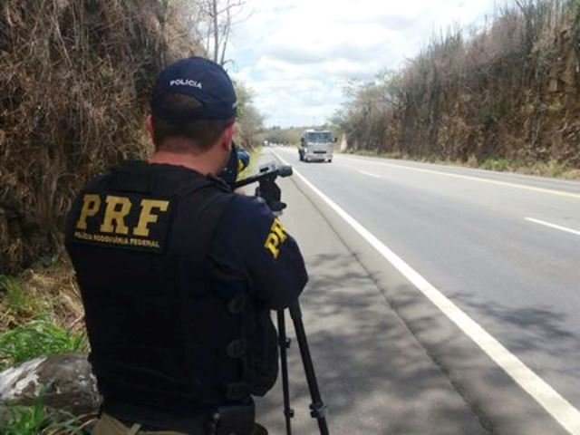 PRF estima aumento de 40% no fluxo de veículos em BRs que cortam a Bahia