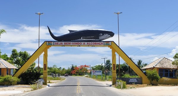 Alcobaça e mais 13 praias estão impróprias para banho, aponta INEMA
