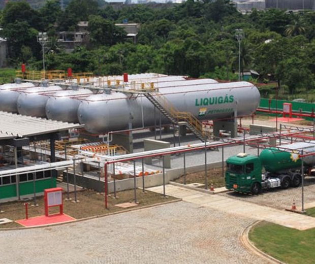 Liquigás abre seleção com 794 vagas; salários chegam a R$ 4.894,08