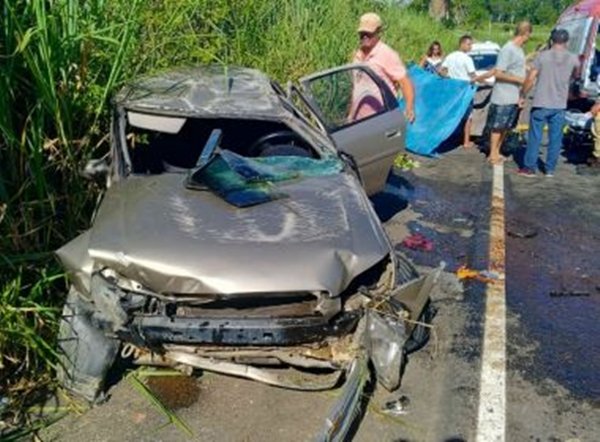 Bahia: Três da mesma família firam feridos após carro capotar várias vezes