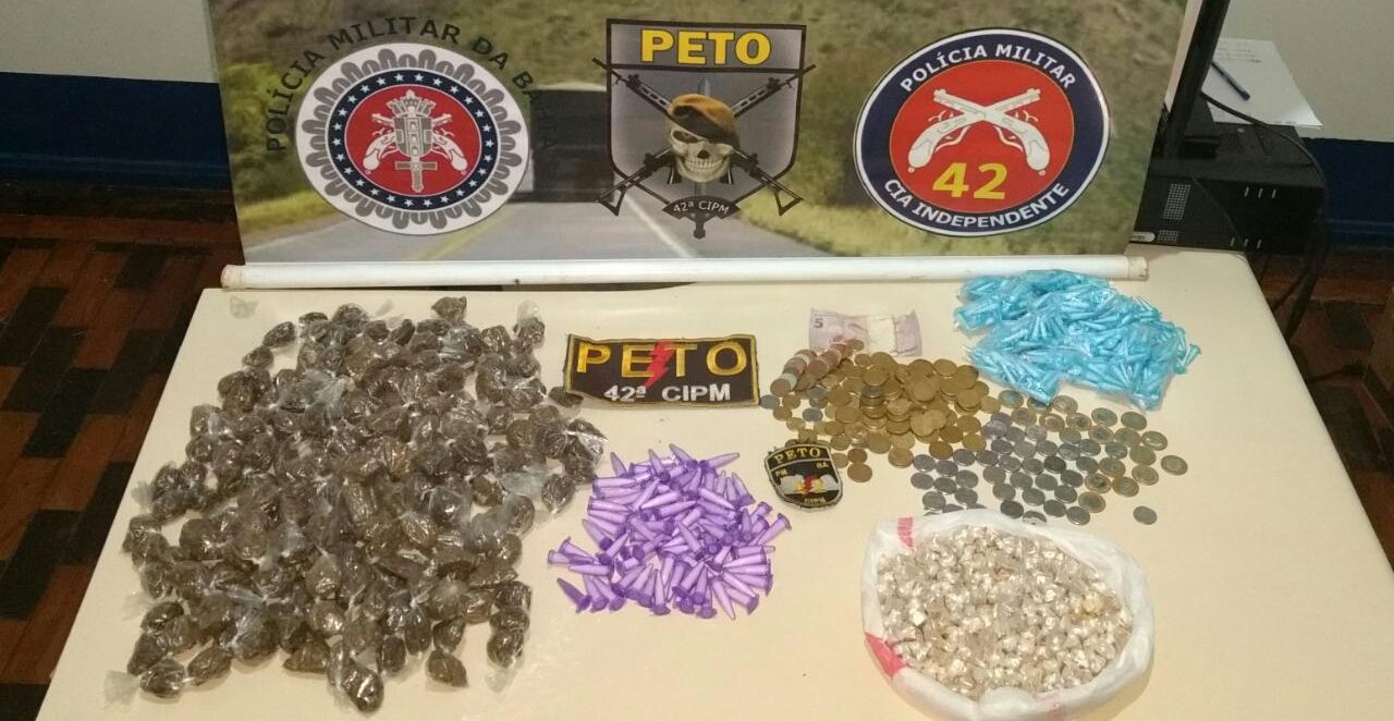 Adolescente de 15 anos é flagrado 740 porções de drogas