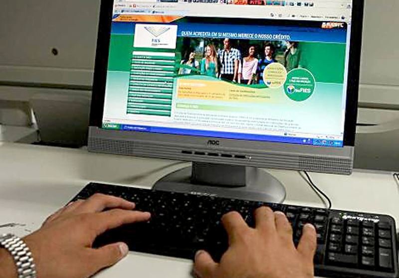 Prazo de renovação do Fies é adiado para 25 de maio