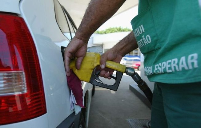 Subiu mais uma vez. Petrobrás aumenta 12 vezes em 20 dias o preço dos combustíveis.
