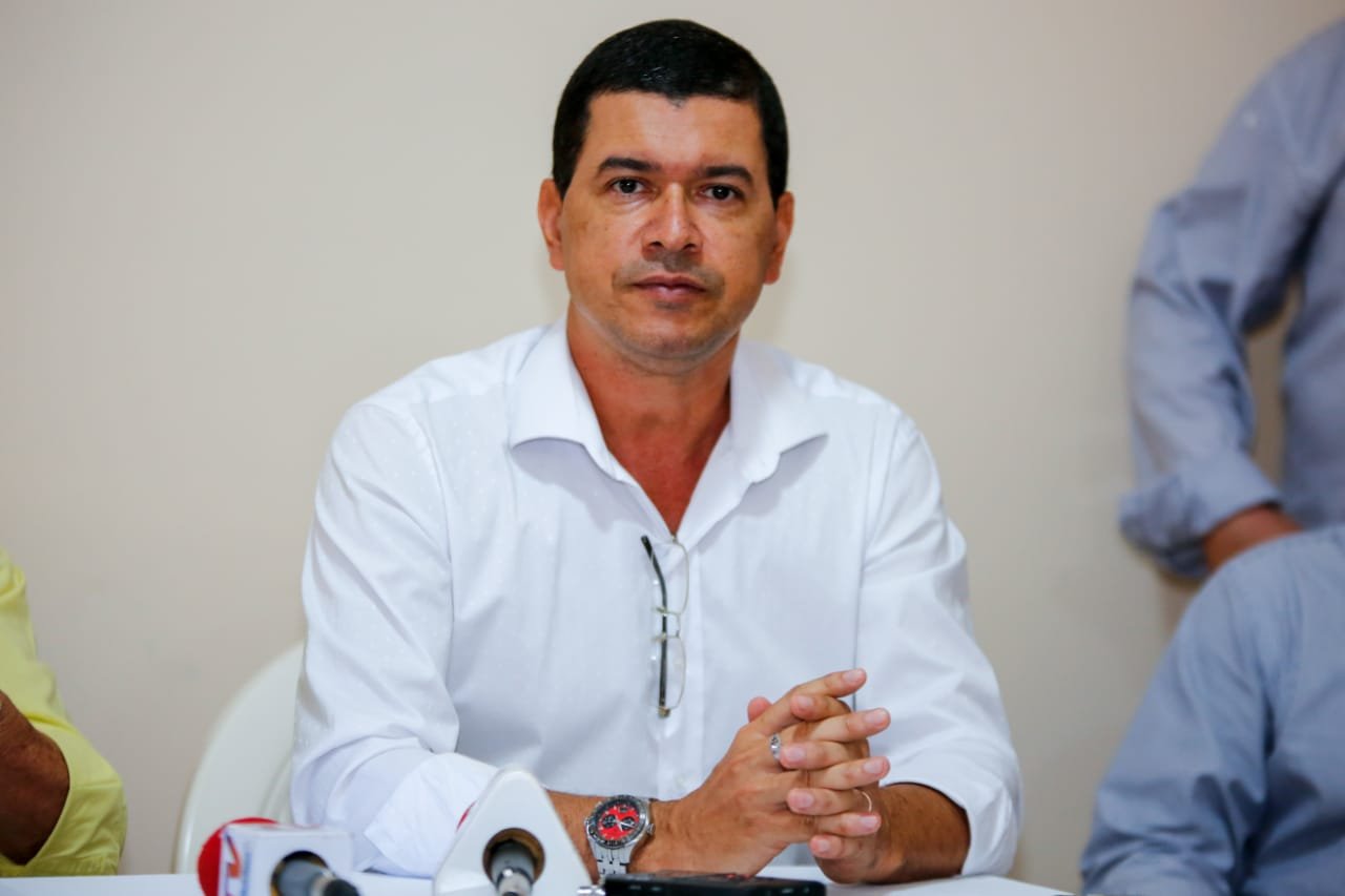 Teixeira: Educação recebeu mais de 9,6 milhões somente em maio. Profissionais esperam por pagamento do 13º