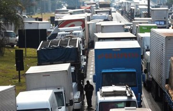 Governo diz que vai revogar nova tabela de fretes nesta sexta-feira