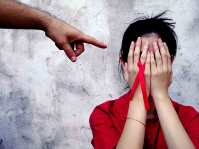 Uma adolescente é infectada pelo vírus HIV a cada três minutos, diz Unicef