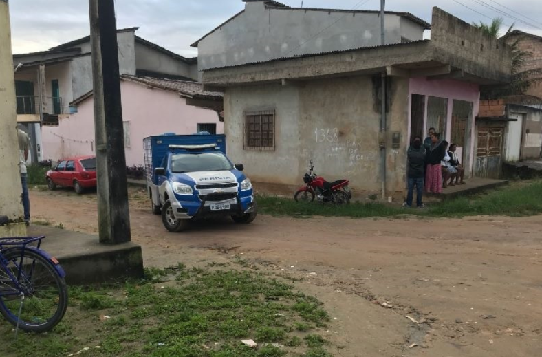 Eunápolis: Homens armados arrombam porta e executam 03 homens dentro de casa