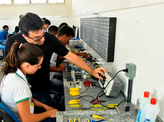 Prorrogadas as inscrições para 9 mil vagas em cursos técnicos de nível médio na rede estadual