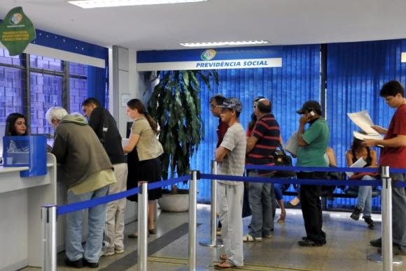 INSS convoca 178 mil segurados para perícia