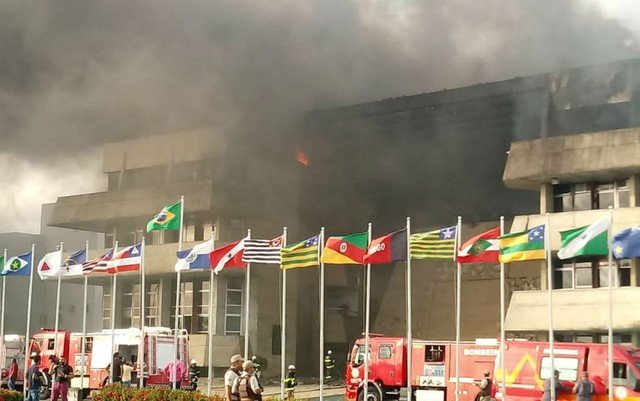 Incêndio atinge prédio da Assembleia Legislativa da Bahia