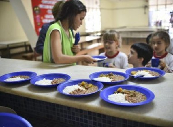 FNDE nega déficit na merenda escolar da Bahia: ‘Repasse tem sido feito de forma regular’