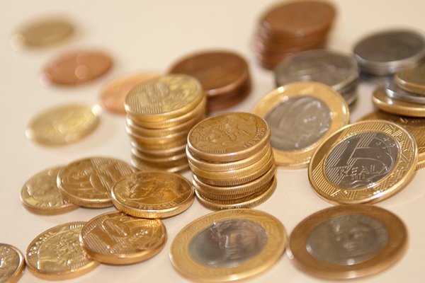 Quase 20% da população ainda guarda moedas em casa, diz Banco Central